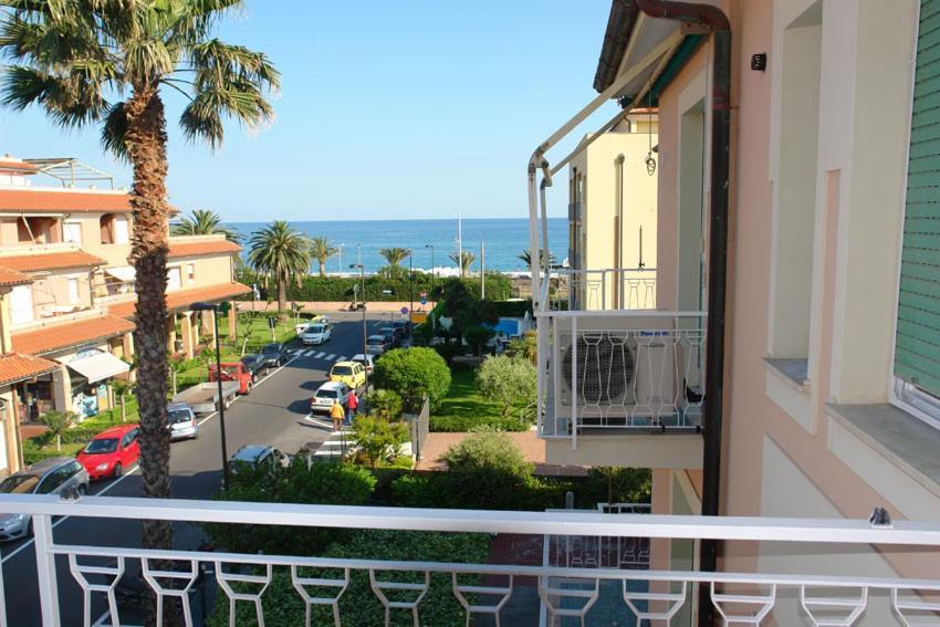 בורג'ו ורצי Ligure Residence מראה חיצוני תמונה